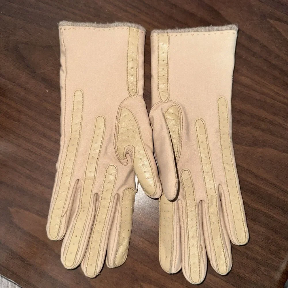 Isotoner Women's Vintage Driving Gloves One Size, Tan Stretch, Lined - Picture 3 of 7
